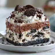 Creamy No Bake Ice Cream Cake: 16 Slices